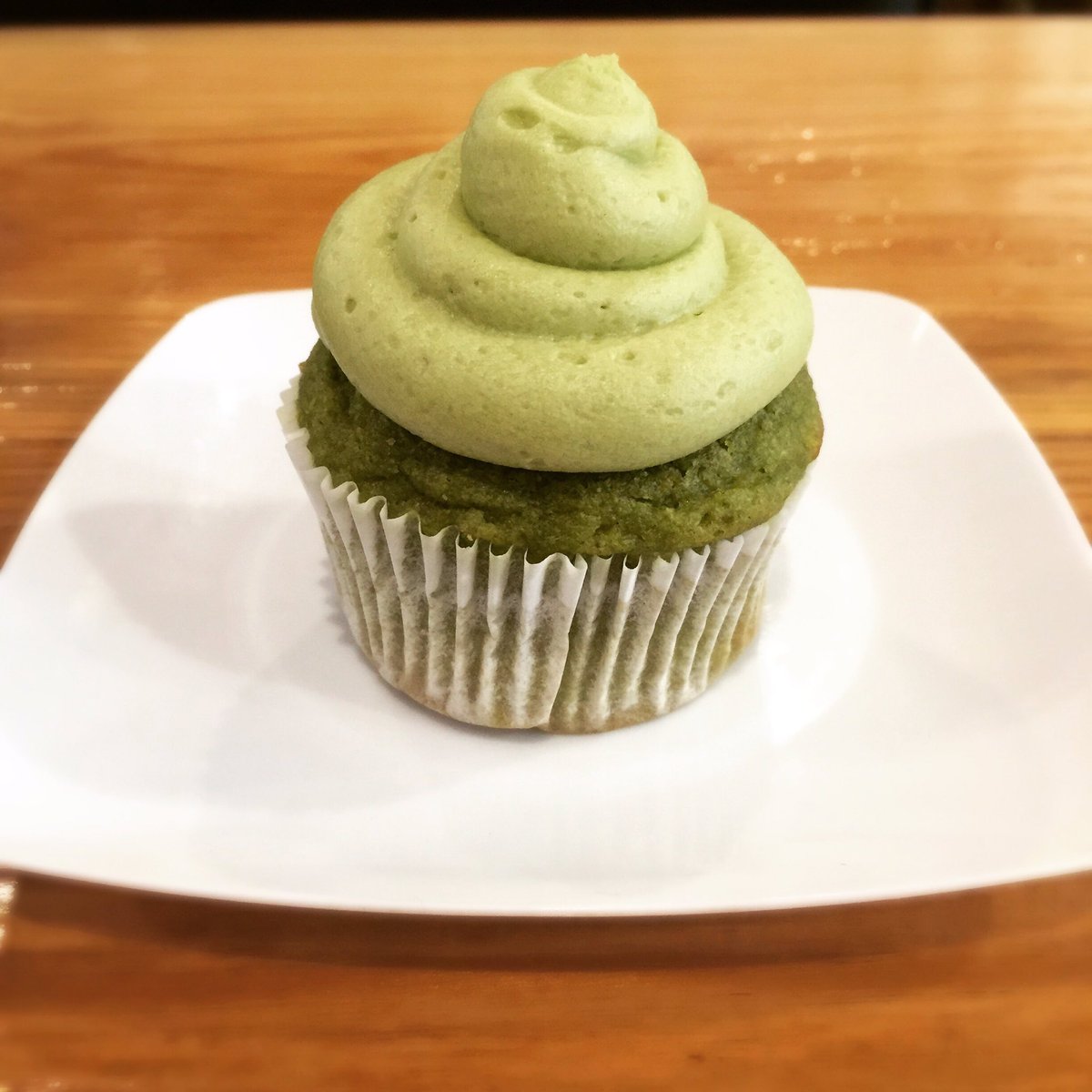 Factory_No2's tweet image. Green tea cupcake anyone? #matchamatcha #greenteacupcake #GetInMyBelly