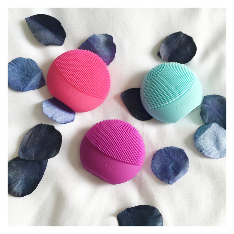 lookfantastic's tweet photo. These new mini @FOREO Luna Plays are too cute! πππ» Read all about them here: https://t.co/BxQKNhzN1N #LUNAplayFOREO https://t.co/44IIG3Dk9P