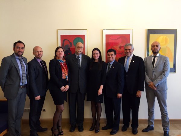EmbaMexRus's tweet photo. .@RubenBeltranG с мексиканскими предпринимателями из #Znova #GSAMéxico #CIAJ, поддерживая вступление на рынок России https://t.co/U0wBe92jGp