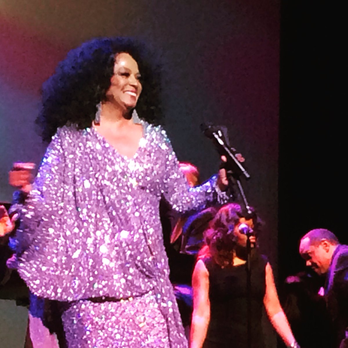gracelynsantos's tweet image. #dianaross #dianarossconcert #dianarossstyle @stgeorgetheatre #statenisland #stgeorgetheatre 💖💖💖 4.11.16
