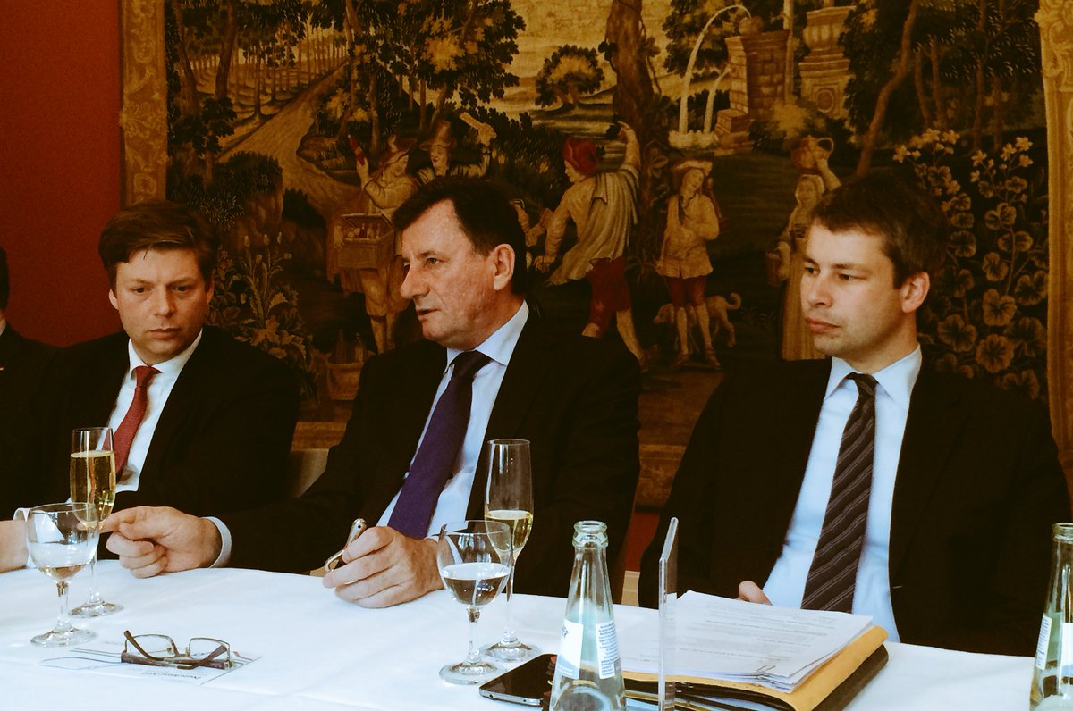 Junge_Gruppe's tweet photo. Zu Gast bei @Junge_Gruppe der @cducsubt : Jerzy #Marganski, Botschafter der Republik #Polen @SteffenBilger @StHeck https://t.co/Ifq55l5QHD