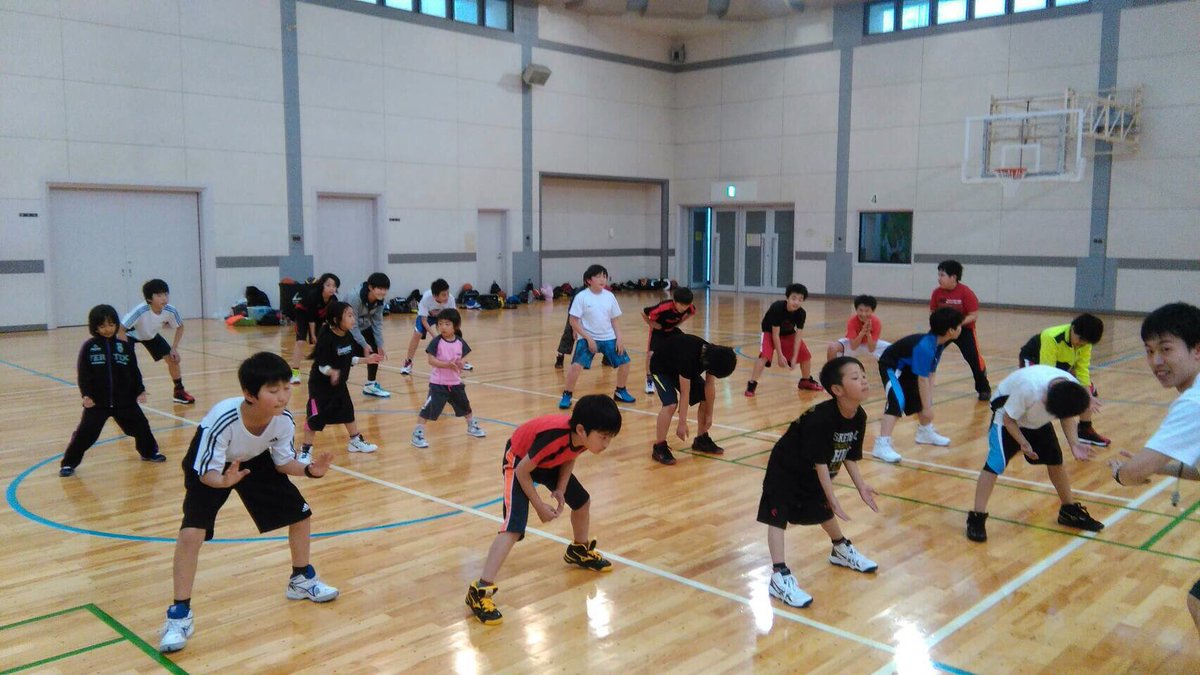 Union_basket's tweet photo. 《4/13の練習》
パワーポジション、ドリブルの風景
＊まだパワーポジションと呼べるほどではないが。。（笑） https://t.co/RjzWiL6vvA