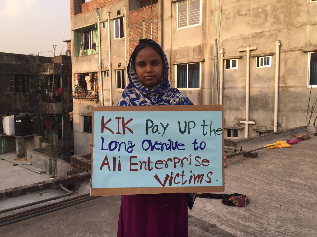 global_labor's tweet photo. Solidarity from Bangladesh for victims of #AliEnterprises fire in Pakistan. #MakeKikPay https://t.co/3xEUXs6XaA https://t.co/KVcPhxb7b4