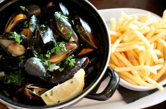 CookCorriere's tweet photo. Mancia al ristorante, ecco i 18 Paesi in cui non è necessaria: https://t.co/Cwtua4vRwn https://t.co/TyEuIrcNgk