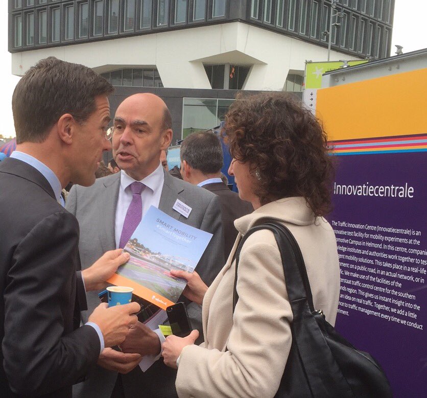 Tijdens #IE2016 nam <a href="/MinPres/">Rob Jetten</a> het magazine #SmartMobility in ontvangst dat wij maakten ism <a href="/LeeneTweet/">Leene Communicatie</a> en <a href="/Maatschap/">Maatschap voor Communicatie</a>