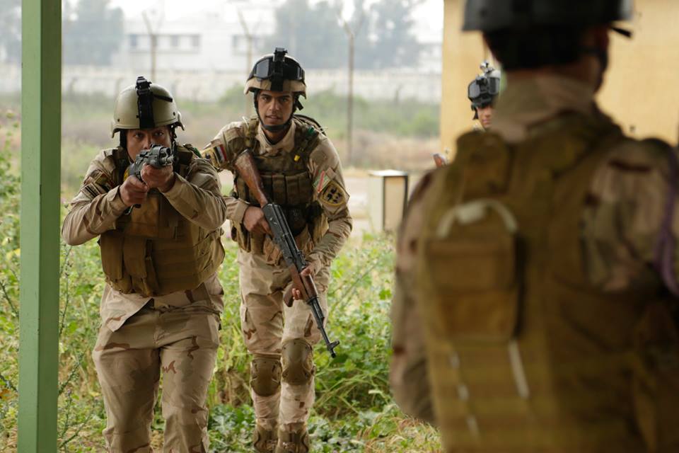 تدريبات الجيش العراقي الجديده على يد المستشارين الامريكان  - صفحة 3 Cf_ApO4W4AAL66b