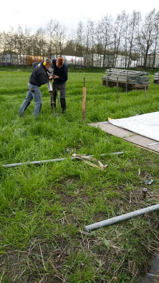 KPJdemeern's tweet photo. Gisteravond is er hard gewerkt door de leden! De tent staat! https://t.co/i4MbWDH82q