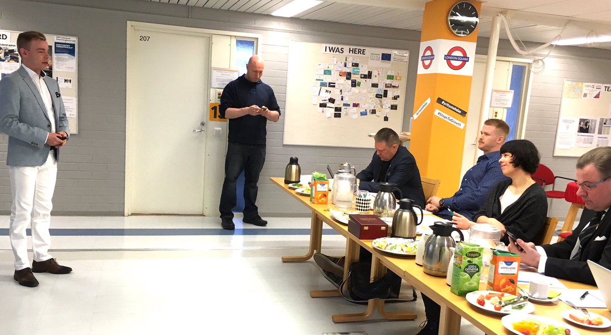 yritystehdas's tweet image. @JanneKekalainen #SmartHand pithing their product @yritystehdas #yritystehdas #ideastakasvuun @Jykesfi #startup