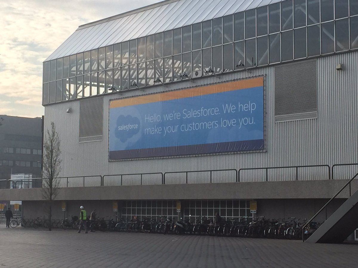 olallemand's tweet photo. SalesForce World Tour, here we are ! @afelioit https://t.co/0VU5Ypllk1
