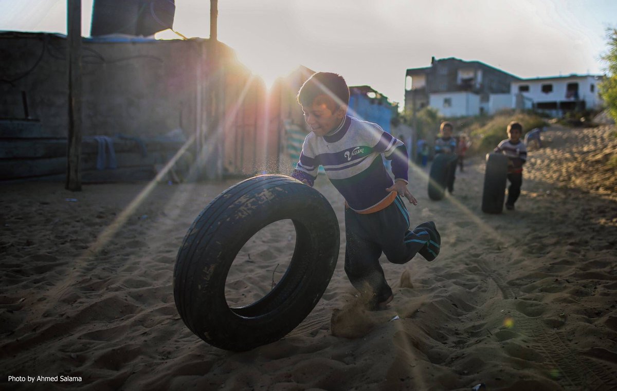 WGazapal's tweet photo. Few things make them happy, games are the best therapy to forget the bad times ..
#GazaChildhood
#enough_siege https://t.co/iTGX3kCx95