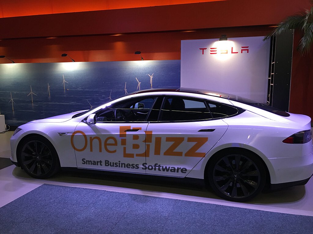Ederveen's tweet photo. De @TeslaMotors Model S OneBizz Edition. Nu voor € 53,- per dag. #wvdo #allinone https://t.co/cqPJui7dfm