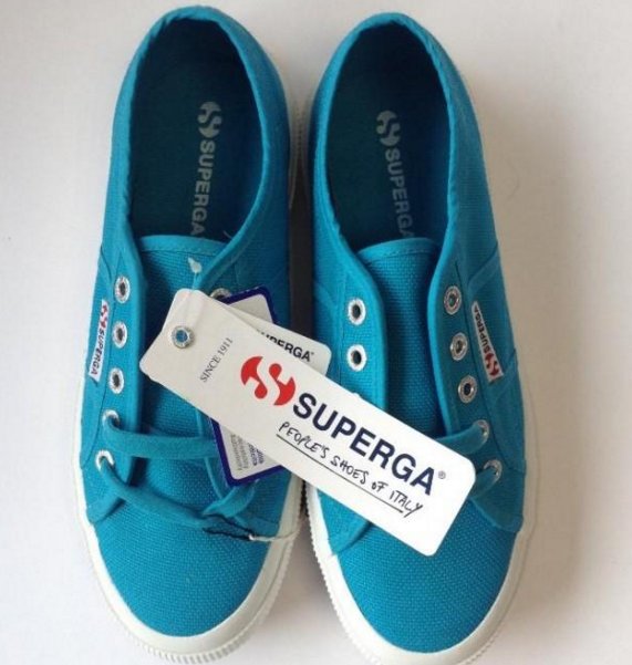 FVintage's tweet photo. Met deze blauwe Superga schoentjes kan jouw zomer niet meer stuk!
Scoor jij ze uit de kast van Linda Tol? https://t.co/pFND7TeX1u