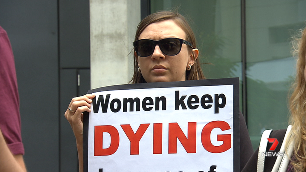 7NewsBrisbane's tweet photo. 7 News at 6pm: 7 women dead in 25 days. Dozens honour domestic violence victims https://t.co/oMxg0eosxs #7News https://t.co/BtJZC6jIZC
