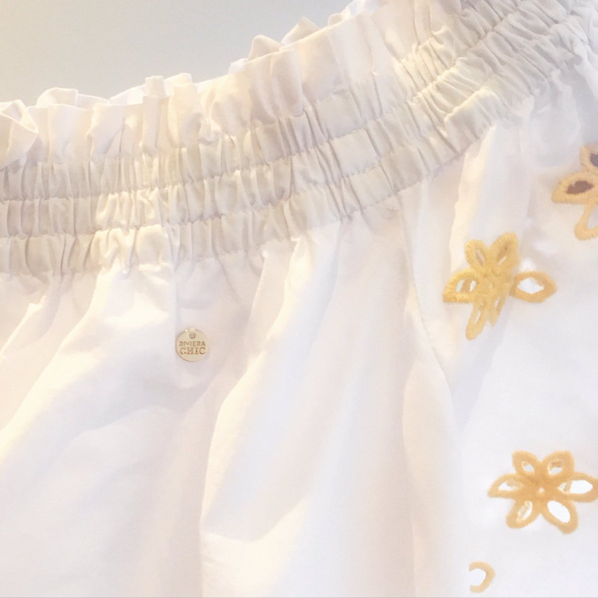 ChicRiviera's tweet photo. ✨ Small details ✨

Each of our garments has the RIVIERA CHIC golden disc sewn onto it, adding a touch of luxury 👑 https://t.co/cNJQZvZPdZ