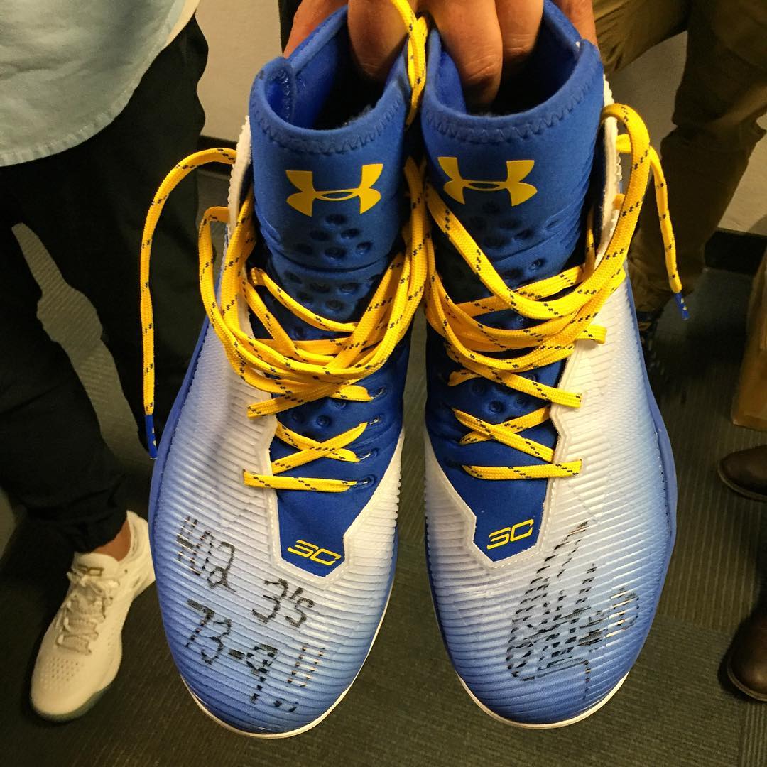 LetsGoWarriors's tweet photo. 👀 ...👌x #402 #QuestFor73 (Remember the #Curry2point5 comes out after 1st Rd) 📷: https://t.co/lSxP7fTUea @JGTRADITION https://t.co/Vy44iIP9o6