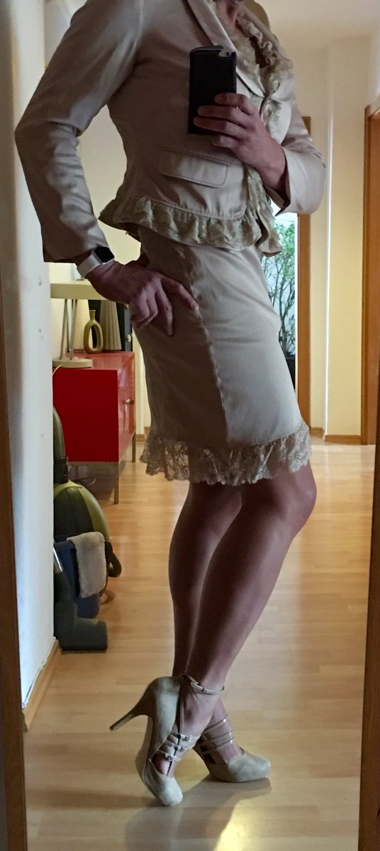 SabinNice's tweet photo. Todays outfitt: #business #girl #lovetobetransgender #transgender #tgirl https://t.co/WnQagE7kvT
