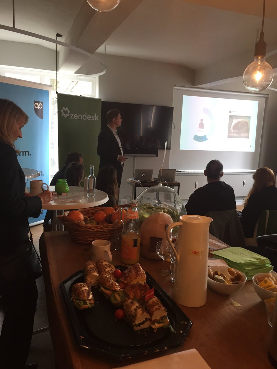 HootsuiteDE's tweet photo. Jetzt berichtet @hootSEI von der Social Customer Journey #socialsupportHH mit @SABIO_GmbH und @ZendeskDE https://t.co/Pg3kr3Bbmf