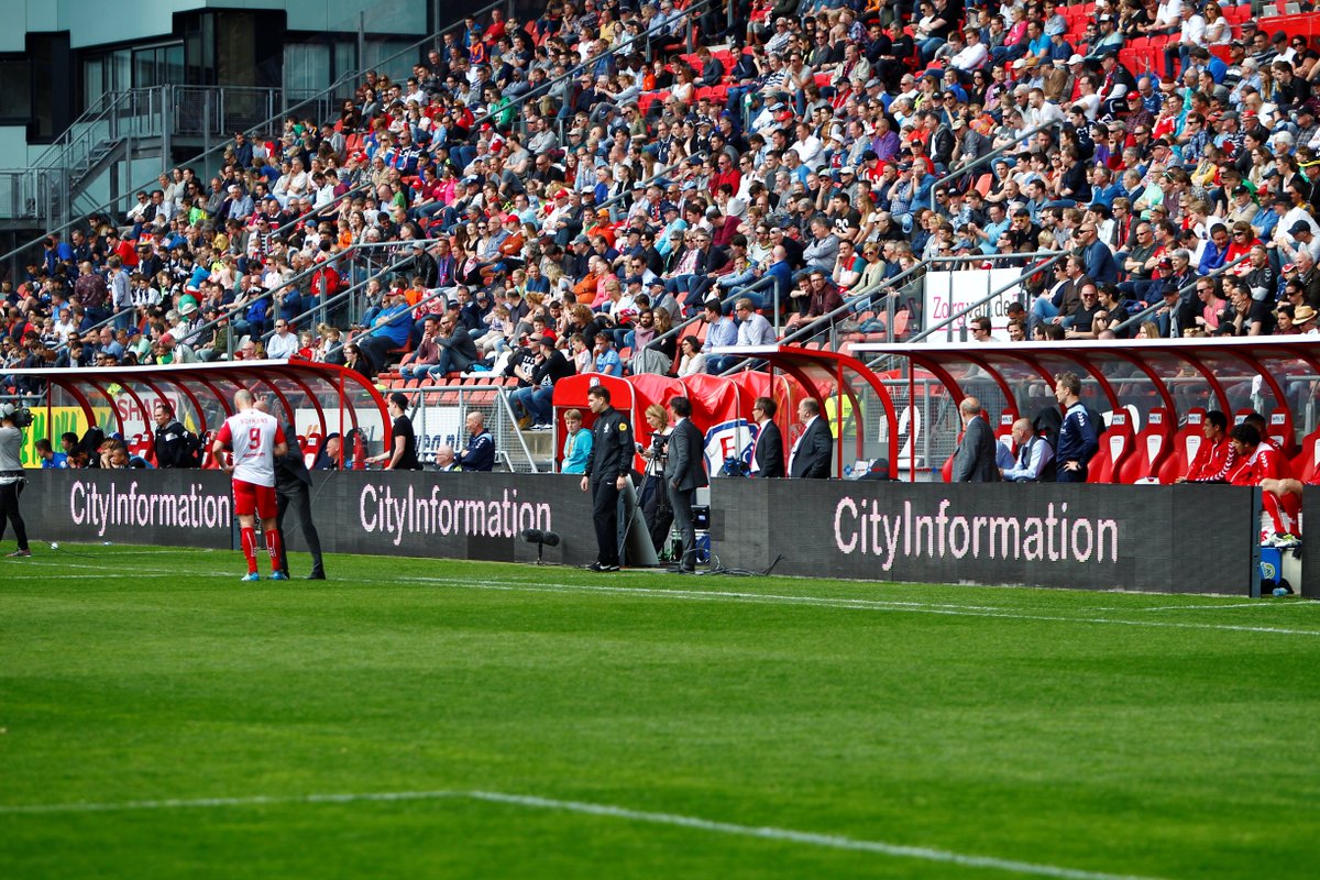 JerrylIaquinta's tweet photo. #uuu #fcugra #vollebak #bethere #uitzwaaiwedstrijd https://t.co/sJASoApmyU