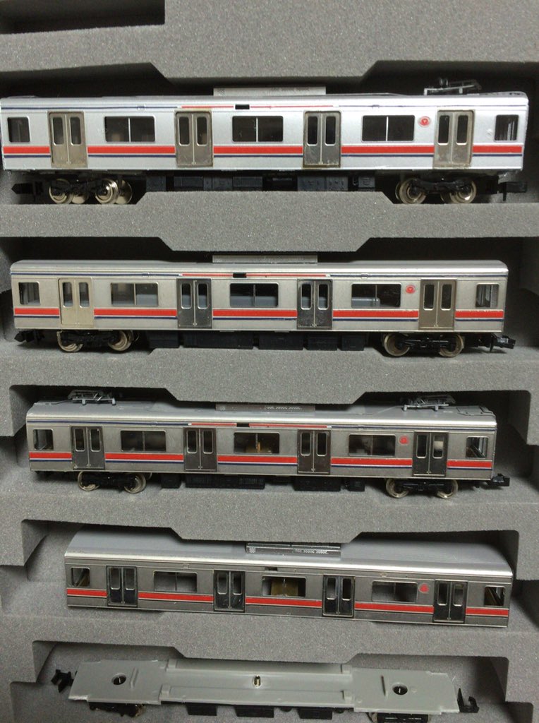 さて、TOMIXも鉄道コレクションも東急目黒線3000系の発表はありません