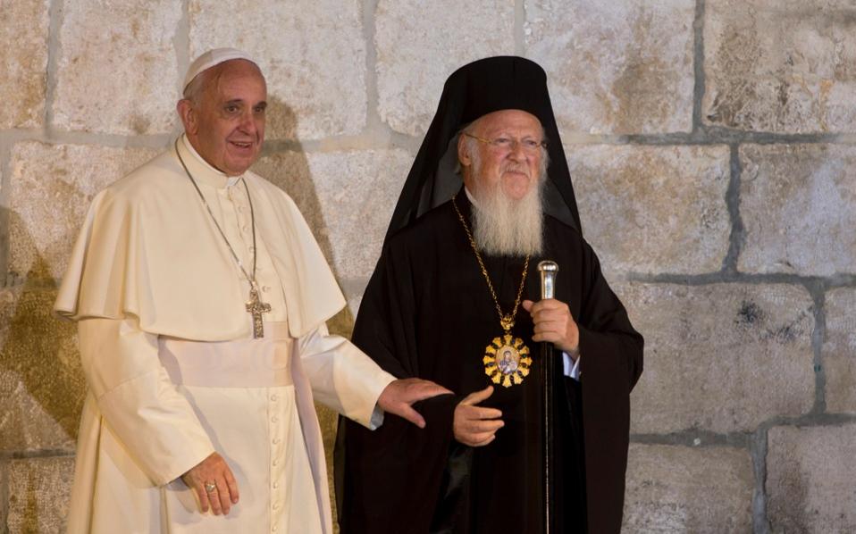 ekathimerini's tweet photo. With migrant mission to Greece, Pope pushes Ortho https://t.co/Vjjs1LYbNr https://t.co/gcwk94cg5Z
