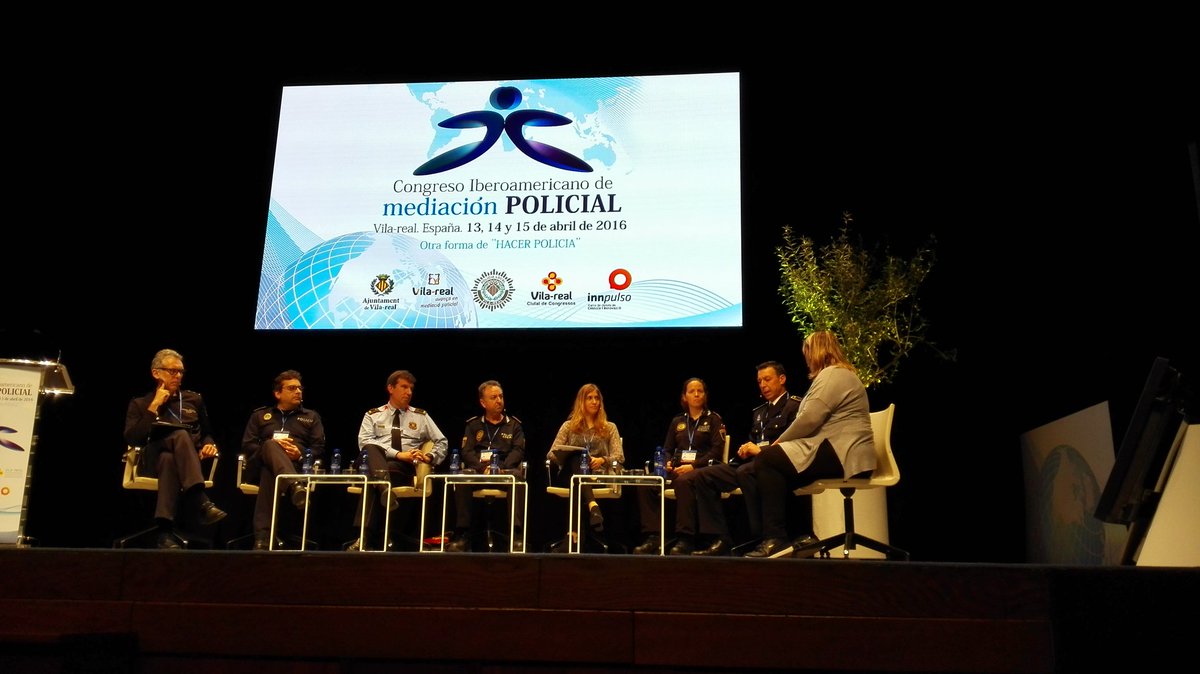 elenaminat's tweet image. En Vila-real escuchando experiencias reales de #otraformadeHacerPolicia #mpo16