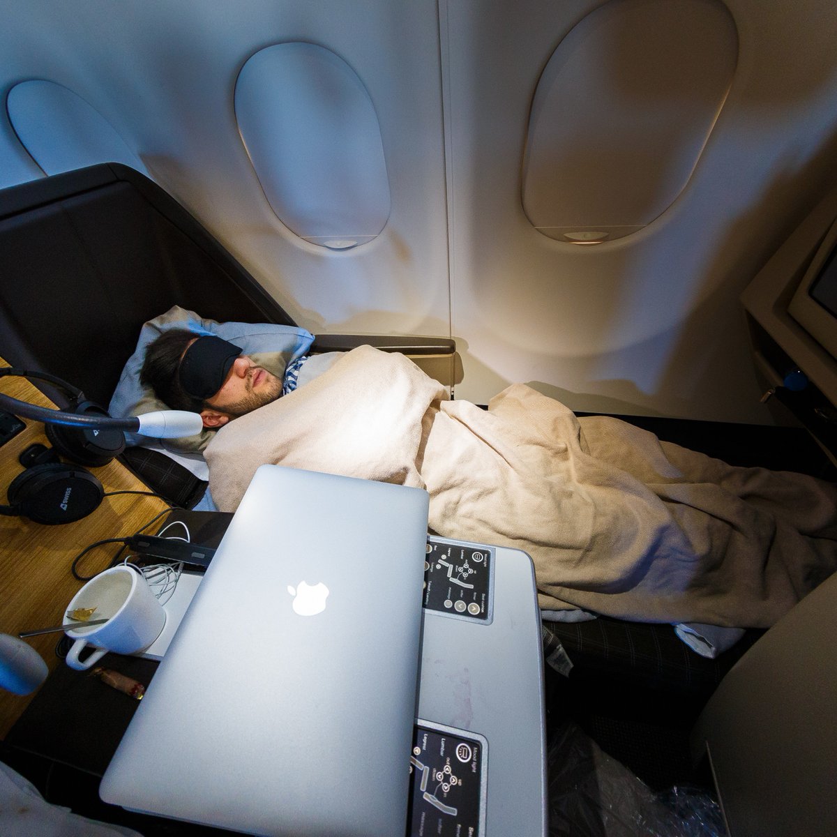 IvanDignoti_'s tweet photo. Adoro questo stile di vita !!! #flyswiss #SwissInternationalAirLines #unsaltonelmondo https://t.co/jXrPsjHeCY