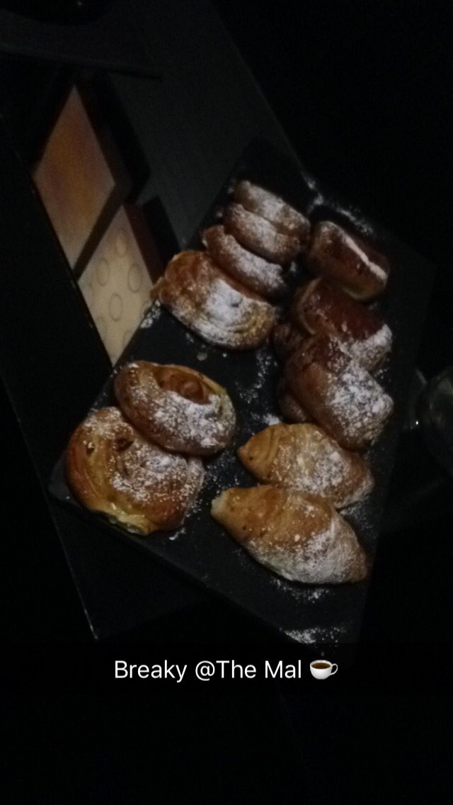 JodySpice's tweet image. Breakfast @ManchesterMal @MACcosmetics #macUpdate ✌🏼️