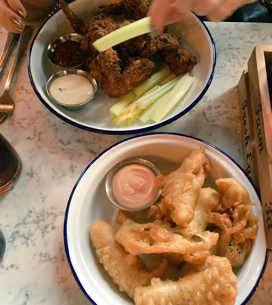 jhmcreative's tweet photo. Sampled @TheLoftSW19 new burger shack menu and it was damn tasty #visualoverdose #taste #burger #london #wimbledon https://t.co/jIZa7vcGRh
