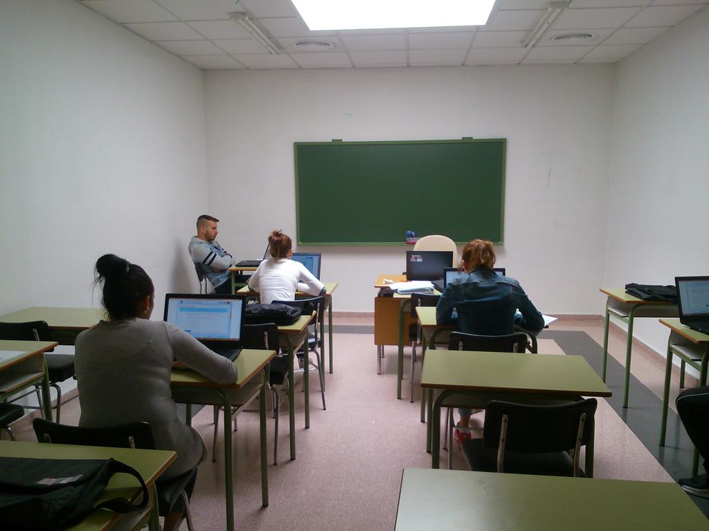 AlcanObraSocial's tweet photo. Algun@s de nuestr@s participantes haciendo hoy el curso de manipulador de alimentos. https://t.co/Jzpl3mwa7N
