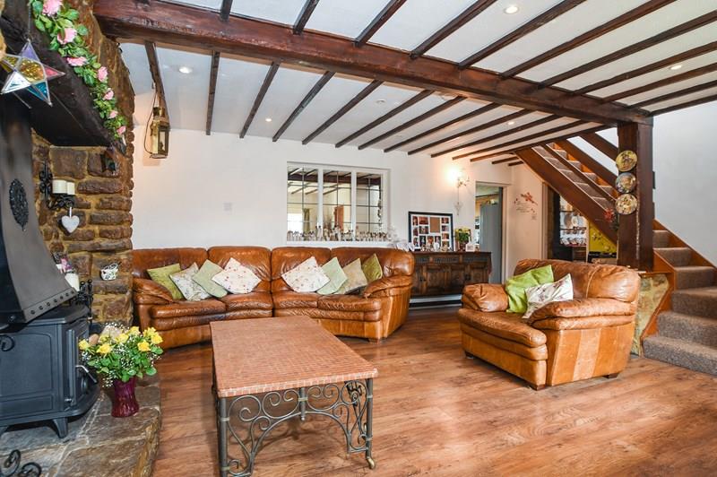 markdavidcouk's tweet photo. β° #ForSale: 6-Bedroom #FamilyHome in #Milcombe #Oxfordshire β°
Visit https://t.co/hqFpfoZQRQ or call 01869 338898. https://t.co/zYBUIxTtJL