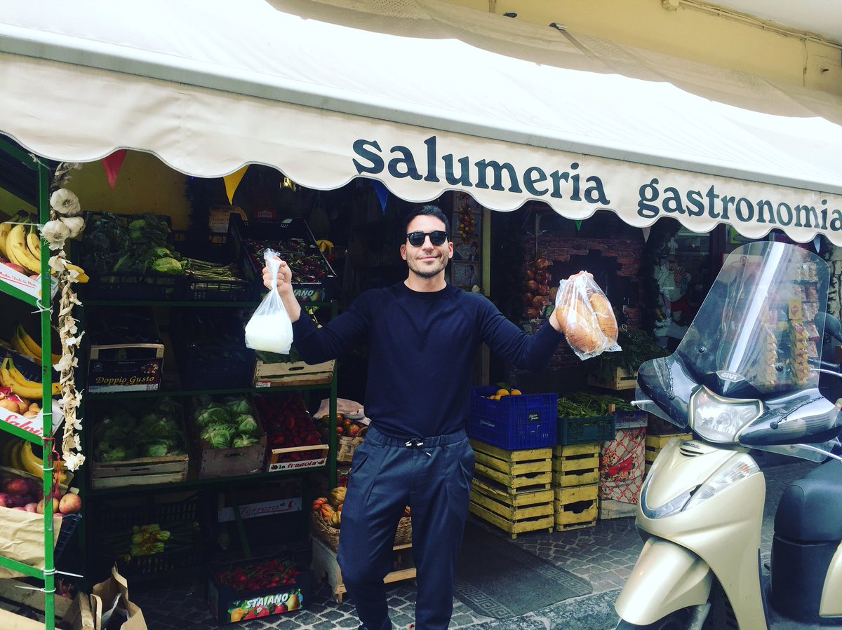 ma_silvestre's tweet photo. Italia e Spagna dicono che sono sorelle, mi sono sentito così a casa. Che bella gente, che bei posti. Grazzie mile https://t.co/91JUrS5jVf