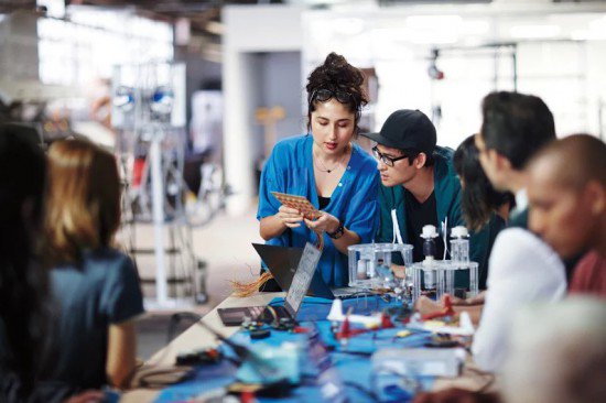 arduino's tweet image. Massimo Banzi’s guest judge at #AmericasGreatestMakers $1 million prize bit.ly/1MvB137 #Arduino101 @intel