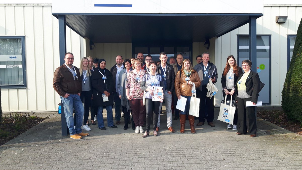 AnnekenBhner's tweet photo. Klaar voor de #ervaringwerkt dag in werkwinkel Sint Truiden @vdab_be @FonsLeroyVDAB @BDyserinck @smeetsluc59 https://t.co/KXChLiZRXa