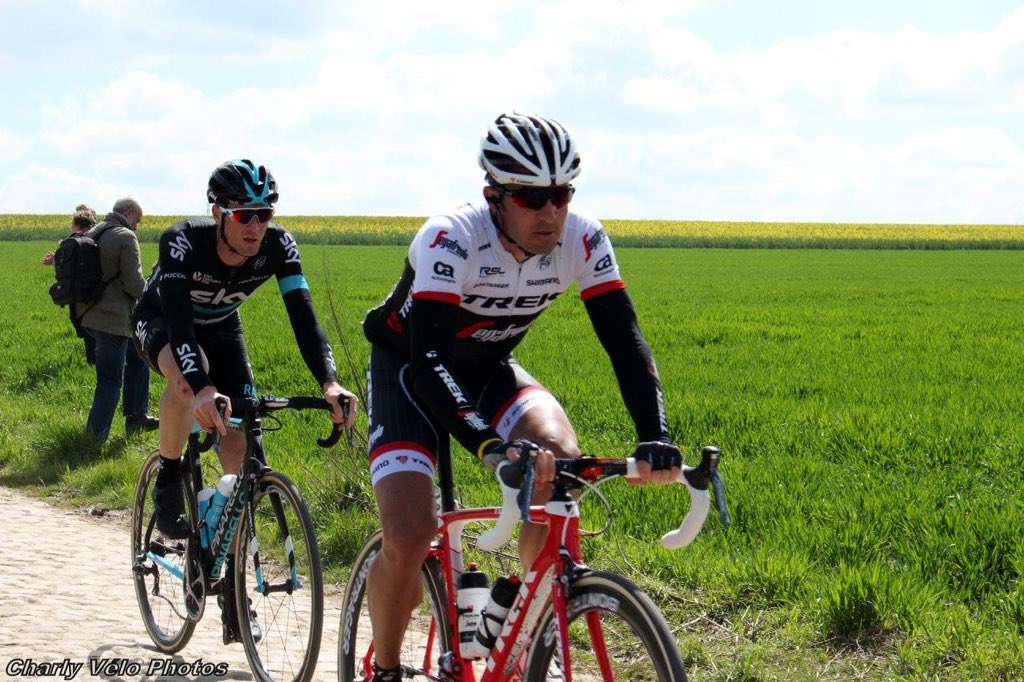charly_velo's tweet photo. #Puccio #Popovych #Sky #Trek #ParisRoubaix #pavés #Quiévy #Mérignies #Arrivée #twittcyclos #cycling #cyclisme https://t.co/fhbDMMgJVs
