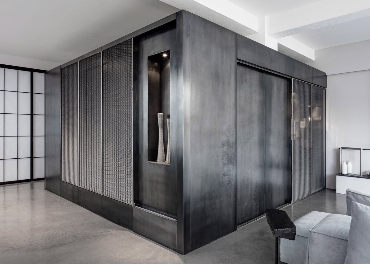decofeed's tweet photo. Converted #warehouse #apartment in #London: https://t.co/uz1HFZCIfh via @Dezeen #architecture #interiordesign #decor https://t.co/D4oKIWCw8r