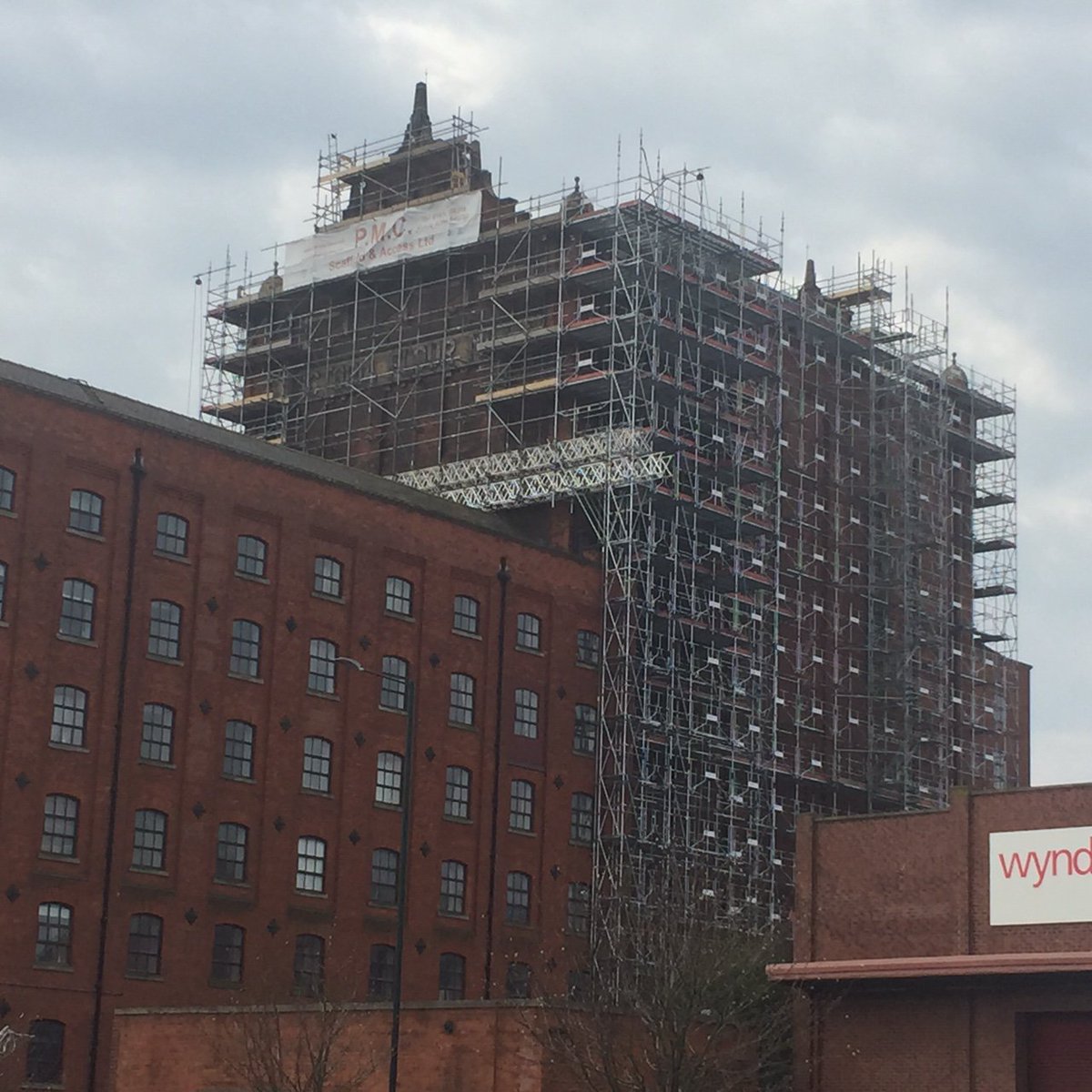 PMCscaffolding's tweet photo. A few shots of the internal &amp; external on the silo building at Victoria Mills in Grimsby @grims_by @GrimsbyTel https://t.co/qH67wzZMdD