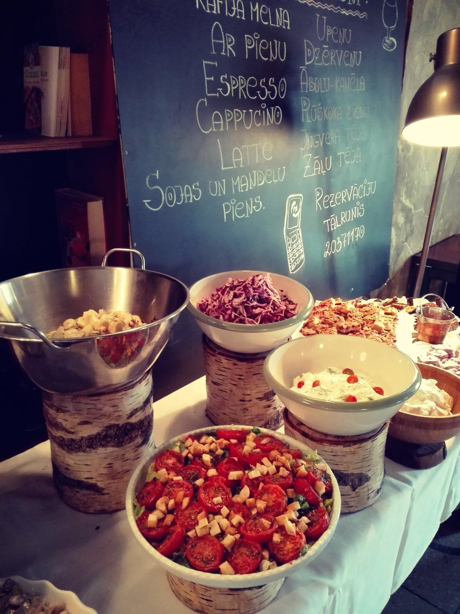 Ja ārā ir nejauks laiks, - pie mums uzmundrina un iedvesmo gardais pavasara brunch! Laipni gaidīti ciemos! :)