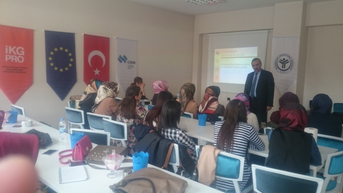 çsgb (ikg) nin finanse ettiği mey_kek projemiz ile 33 üniversite öğrencisine eğitim koçluğu eğitimleri verilmektedir