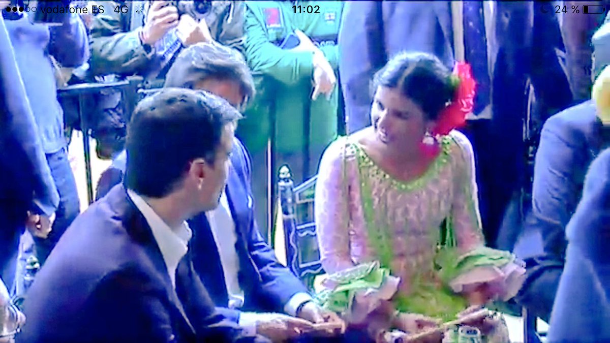alvaroojeda80's tweet photo. Claro ejemplo de cómo pasar del "pueblo" a "la casta" en un año. En fin...ustedes mismos https://t.co/1tJOdyzY8Y