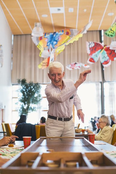 ZorgkaartNed's tweet photo. Nieuwe mijlpaal! 15.000 waarderingen opgehaald met onze #interviewteams bij #verpleeghuizen https://t.co/hlDW35EMXH https://t.co/SUsb25TCyE