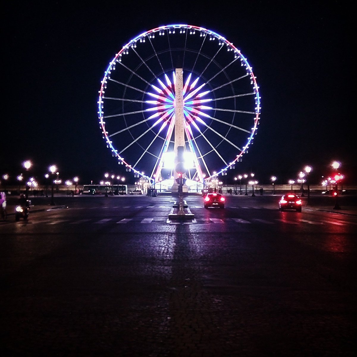 ParisParle's tweet photo. On revient bientôt les gens ! #bisoutoutdoux https://t.co/dTE2B4p0i7