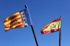 Ferran's tweet photo. Lo dicen la Constitución, el Estatut, el respeto, el sentido común y la sociedad valenciana. #EstasSonMisBanderas. https://t.co/SaRzm4tKHB