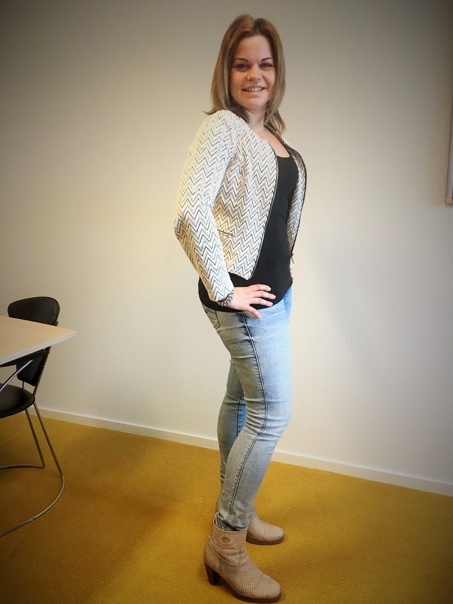 BrittBrackenie's tweet photo. #DRESSUPTHURSDAY 
Hoe vinden jullie mijn #outfit? 
Is dit te casual voor een sollicitatie? #dtv #BYT 
@WEfashion https://t.co/ReCpsoOu1R
