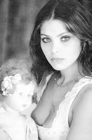 Mia madre &egrave; mezza Napoletana (dal pap&agrave;) e mezza Russa (dalla mamma) .. Di Italiano.. Non ha nulla !!<a href="/tag/ischia"class="tags"><span>#ischia</span></a><a href="/tag/pabloneruda"class="tags"><span>#pabloneruda</span></a><a href="/tag/iloveischia"class="tags"><span>#iloveischia</span></a>
