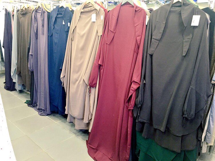 dubaimall_0's tweet photo. Les jilbebs et Abayas El bassira et Al Manassik sont de nouveau disponible dans vos boutiques https://t.co/9qGoOd31GJ