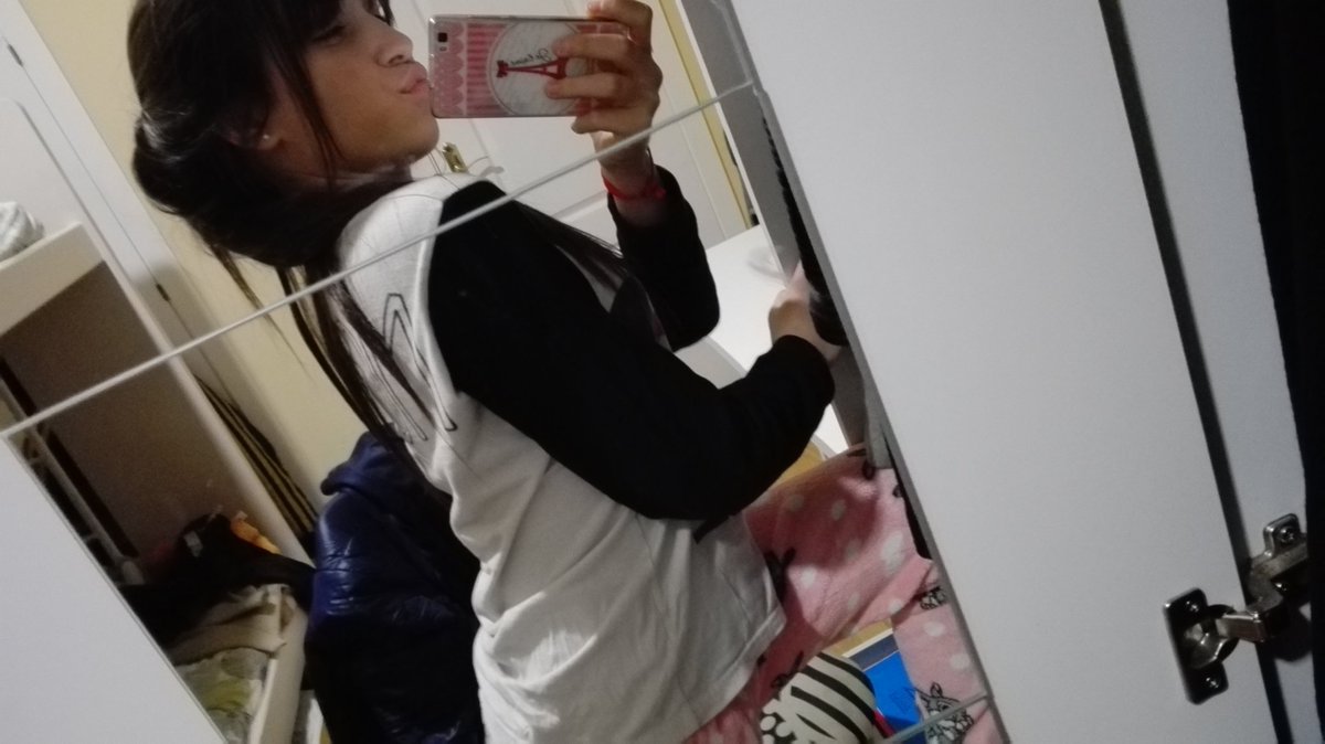 aamandaab_'s tweet photo. Hay amores que te marcan, te calan hasta los huesos...🎵🎵💘❤ https://t.co/UKfDAGdD0f