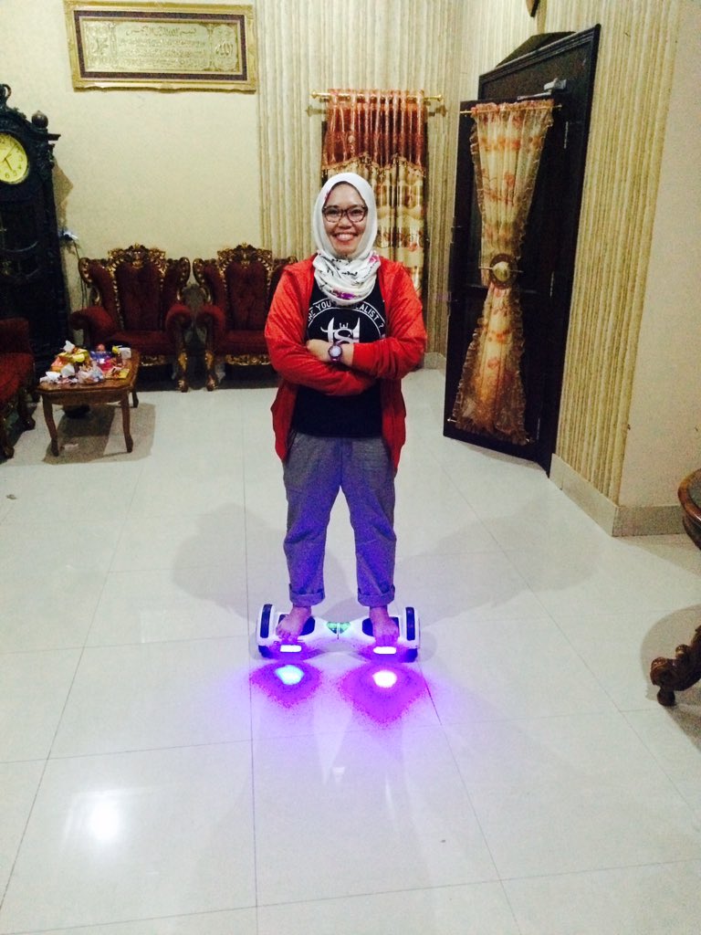 Kece! RT <a href="/eckha_06/">Eka Elvisa</a>: Kece itu Pada saat Main Runwheell pakai Baju <a href="/TSIcloth/">TSIcloth</a> Gimana k' <a href="/tantrikotak/">Tantrisyalindri</a> ?? Kece kan? 😊 \m/