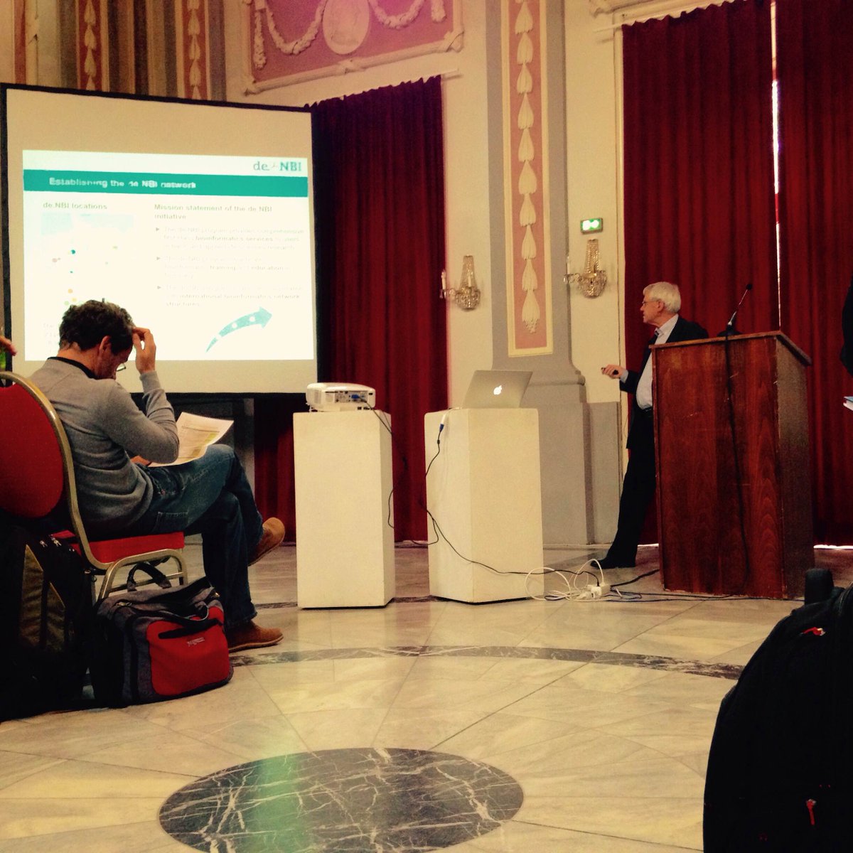 RLynnSherrer's tweet photo. #JBiotech Chief Editor Alf Puehler: Problem of #BIGdata in life sciences de.NBI https://t.co/669qW2OM9X https://t.co/oh8intFWv1