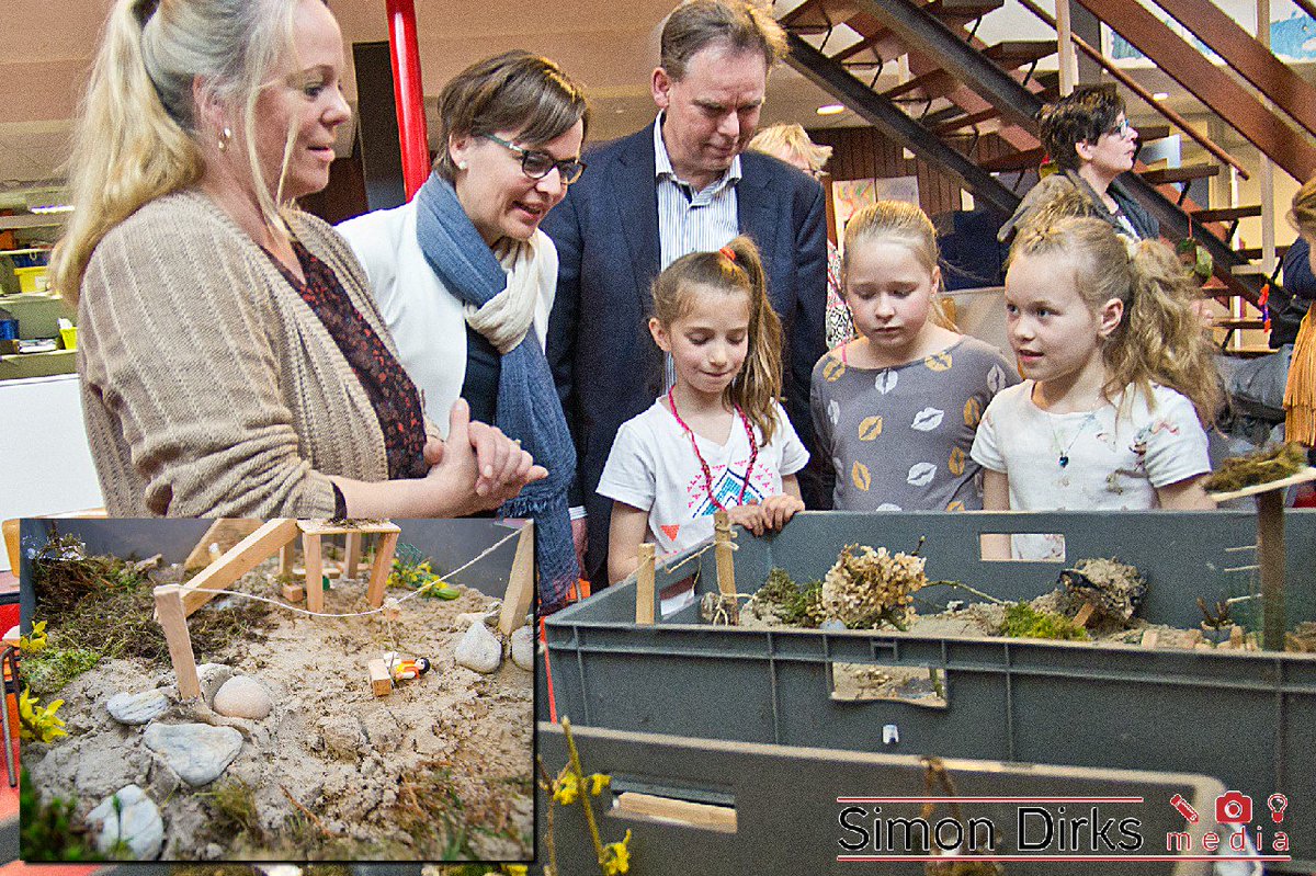 SimonDirksMedia's tweet photo. Presentatie ideeën Cool Nature #Wierden aan @hestermaij , @DianneSpan en Nico Lansink door leerlingen Sjaloomschool https://t.co/kuCtle9mOJ