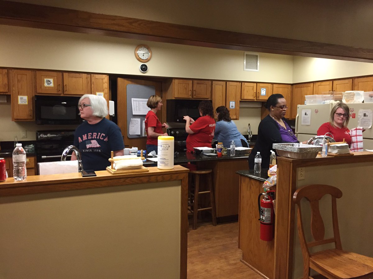 CarrieCBlack's tweet photo. The kitchen @RMHIndiana is full of volunteers cooking! We're live w/'Around the Community-Around the Clock' @WTHRcom https://t.co/iKiQ61c0qU